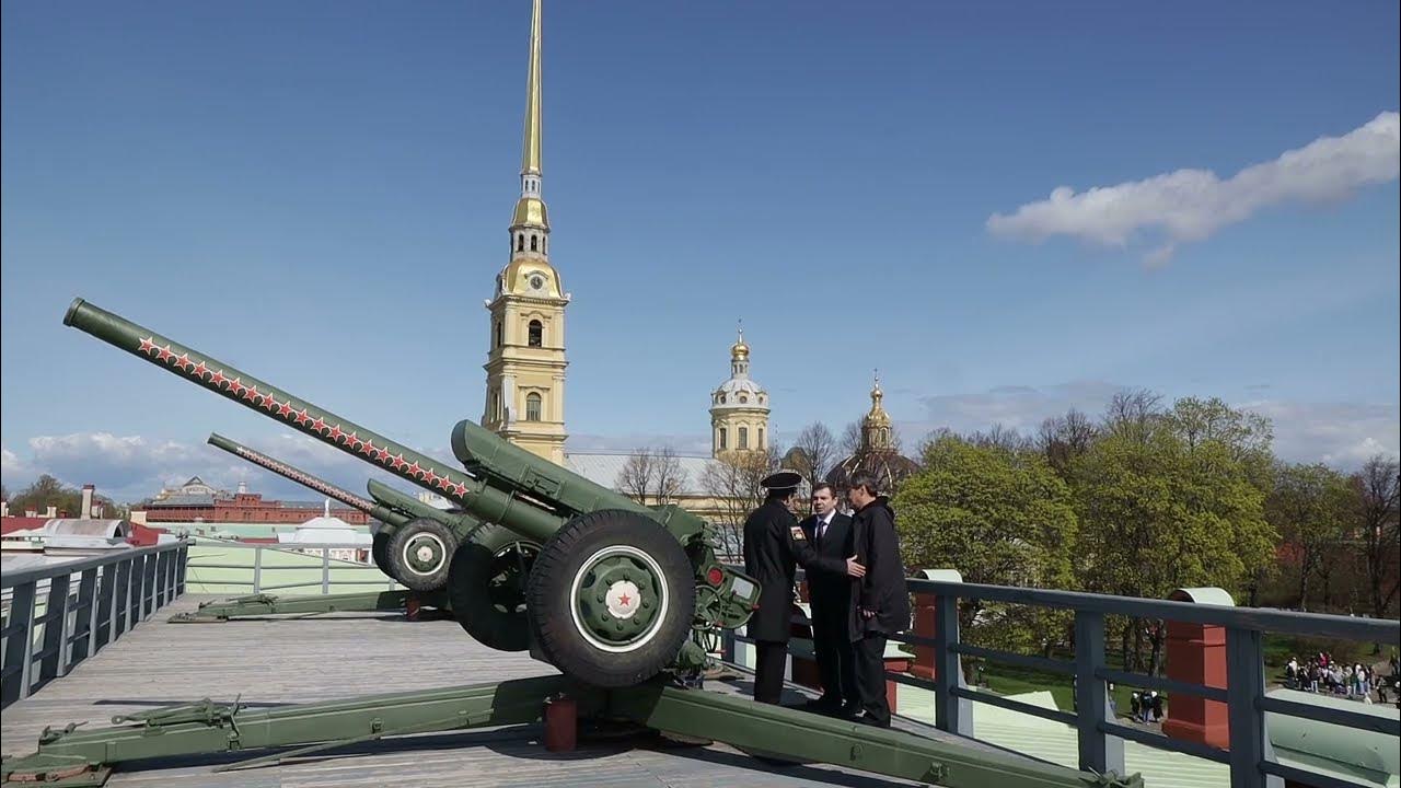 Петербург выстрелы. Полуденный выстрел с Петропавловской крепости. Полуденный выстрел СПБ зима.