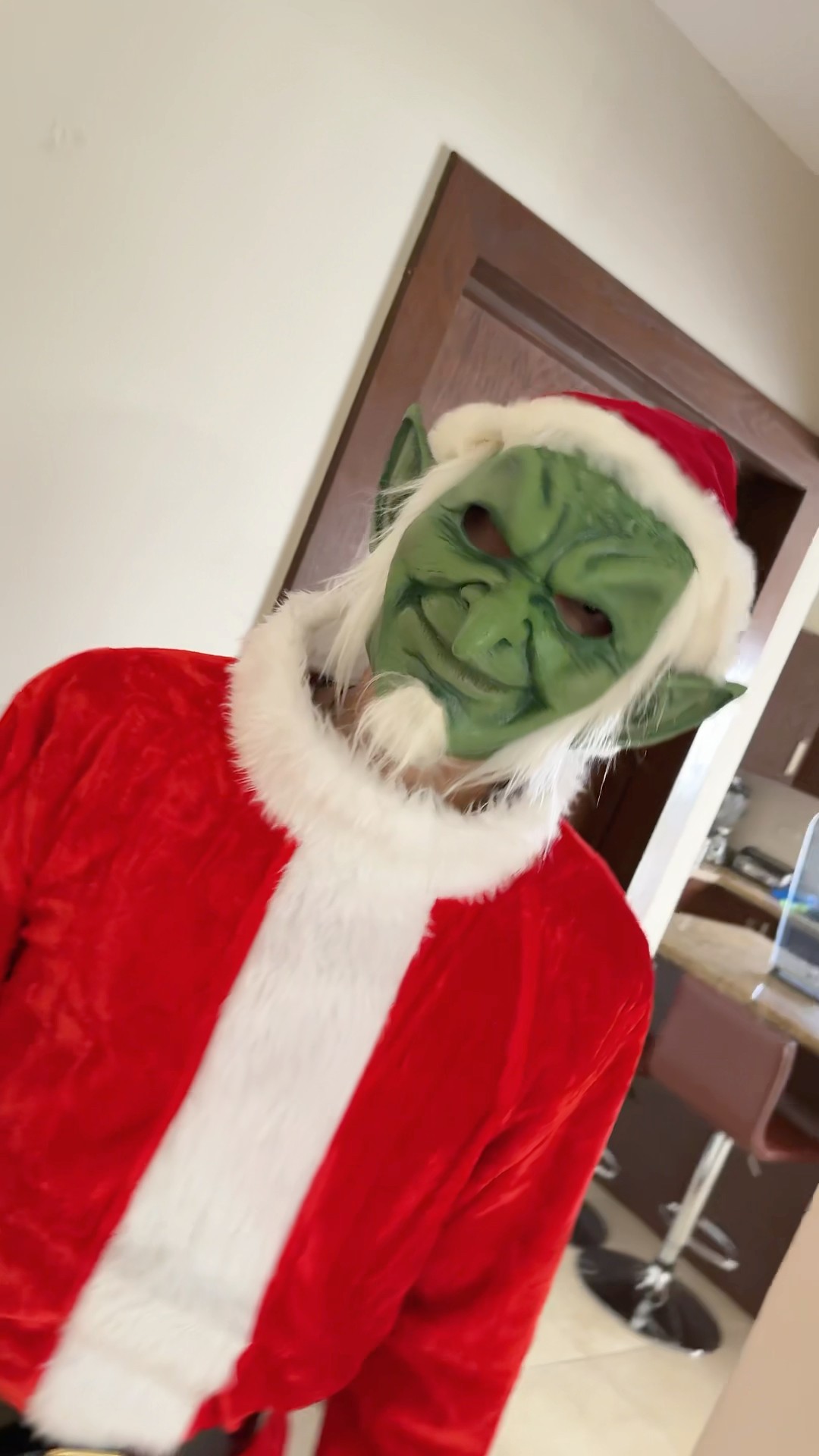 El duende de navidad ? #holidayswithshorts