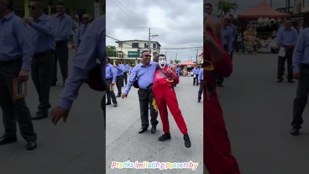 Imitating passersby prank#prank #funny #funnyvideos #funnymoments #funnyprank
