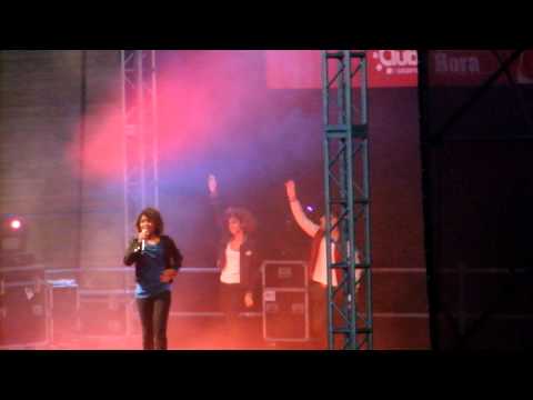 Brianna Drain Vs. Vicki Bell-amazing voice and dance!!! Mallorca 2011