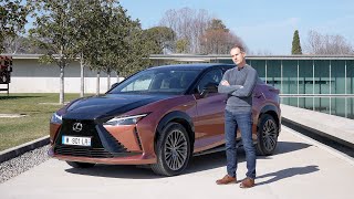 Lexus RZ – YOKE kormánnyal