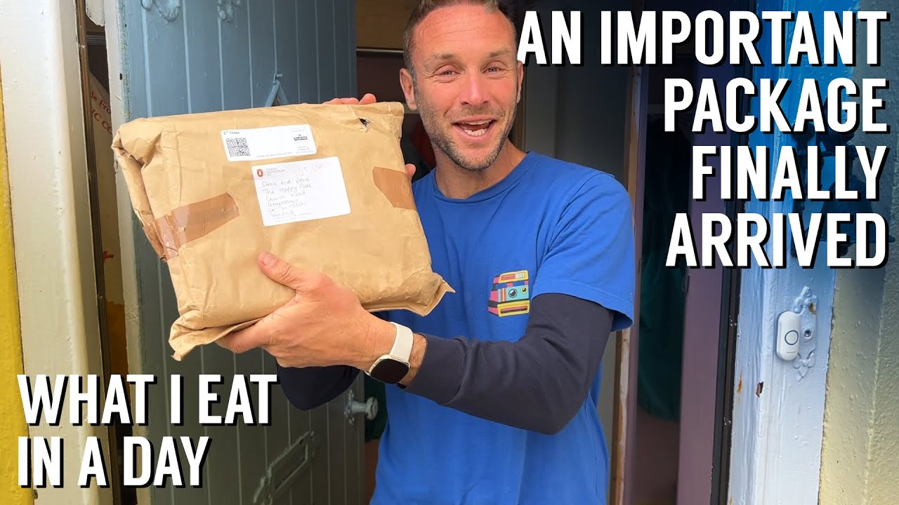 WHAT I EAT IN A DAY   A PACKAGE ARRIVED!!