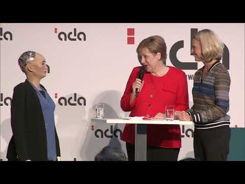 „MORALS & MACHINES“: Roboter fragt Merkel, wie sie über das WM-Aus denkt
