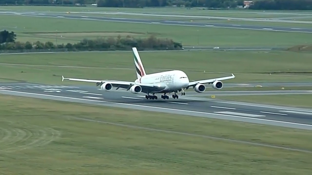 Emirates Airbus A380 arrives to Copenhagen Airport (EK151) - YouTube