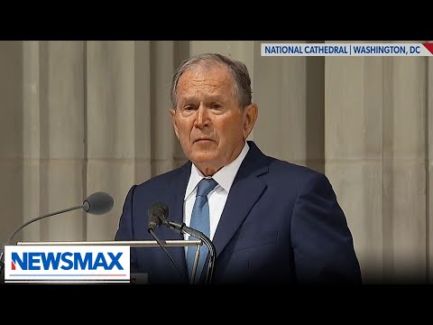 رجل غربي حقيقي جورج دبليو بوش يتحدث في جنازة ديك تشيني