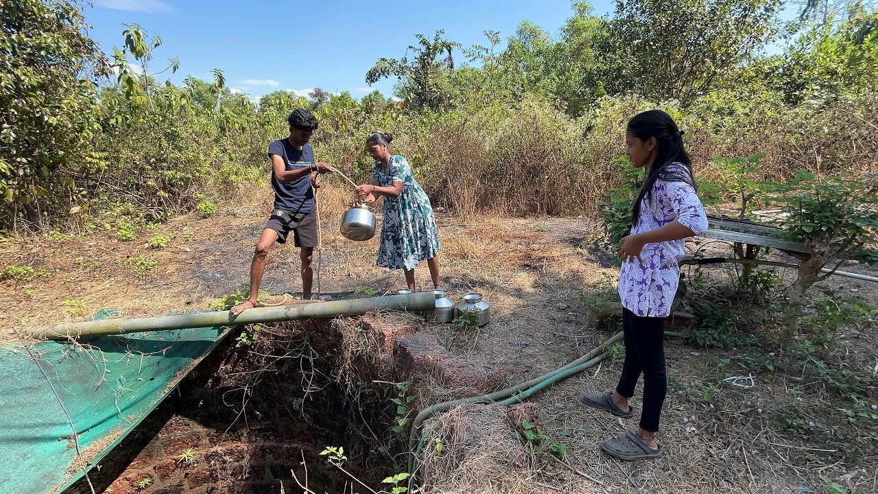 Light नसल्यामुळे आज सगळे जण विहिरीवर 😁