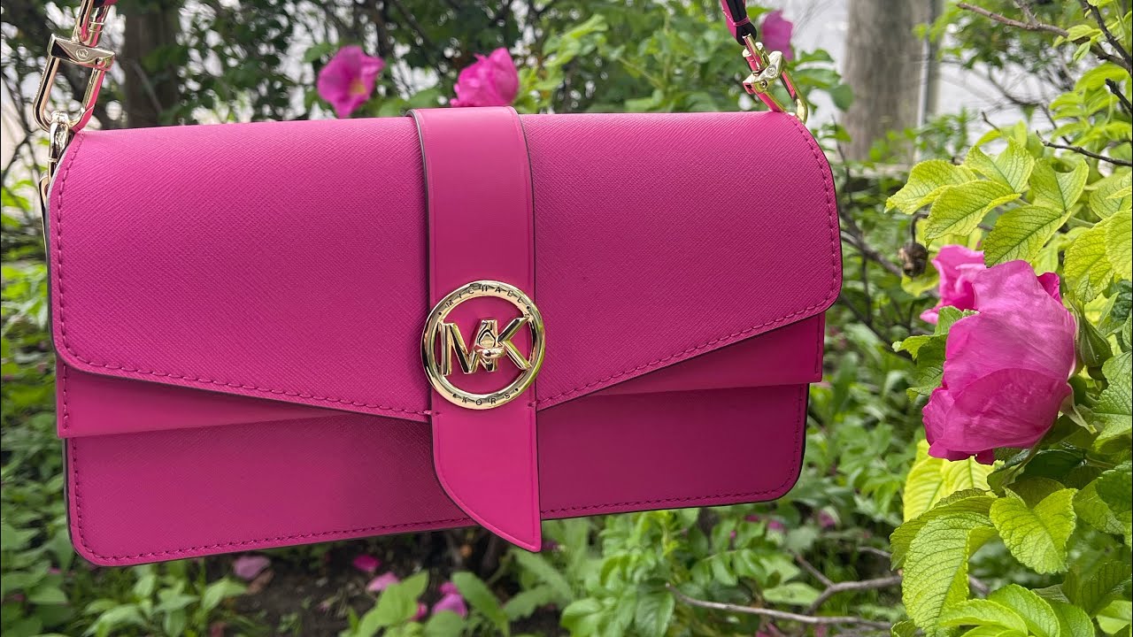 What's in my Bag? + Michael Kors Greenwich Bag Review 
