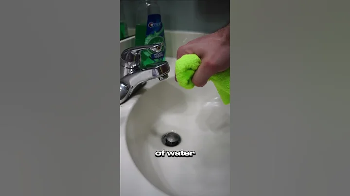 How to clean your monitor correctly! #pcgaming #gamingsetup #monitor #gamingmonitors #shorts