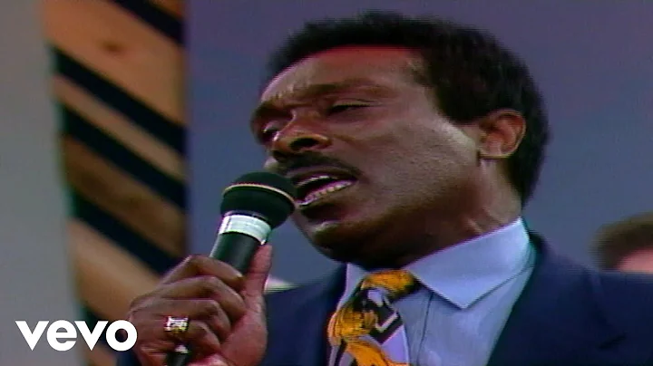 His Eye Is On the Sparrow [Live] - Michael English...