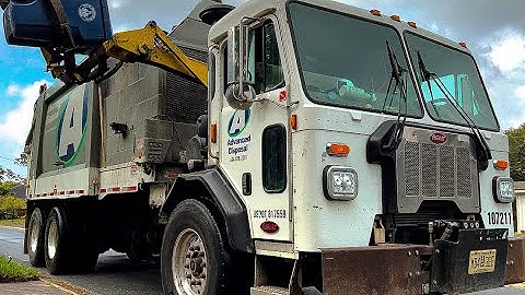 Advanced Disposal - Peterbilt 520 Heil Durapack Python on Island Trash