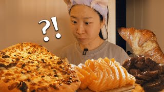 4,580won for one pizza?(It's even delicious)south korean mukbang vlog (salmon, sundae,bulgogi pizza)