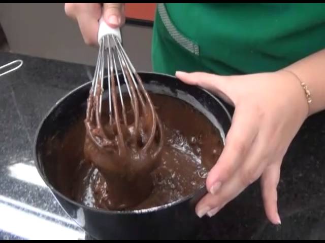 BROWNIE CHOCOLATE MEIO AMARGO CAFFEINE COM NOZES