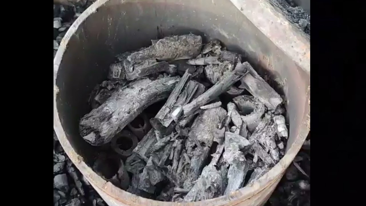 การทำถ่านขาว จากเตาตายักษษ์ โดย รศ.นพ. สุรินทร์ ธนพิพัฒนศิริ นายแพทย์ผู้เชี่ยวชาญด้าน กระดูกและข้อ