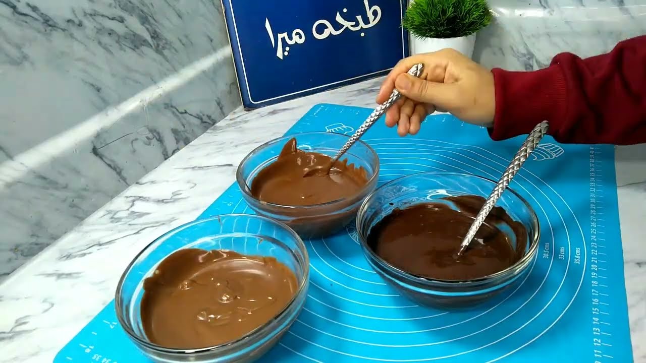 ثلاث طرق لتسييح الشيكولاته