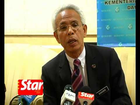 The Domestic Trade and Consumer Affairs Minister Datuk Seri Shahrir Abdul Samad speaks with the press about the price index, Thursday.