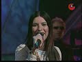 Laura Pausini canta Mi banda toca rock en Sabado Gigante