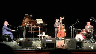 Fatih Erkoç - Kerem Görsev Konser (Ellerim Bomboş Jazz) Resimi