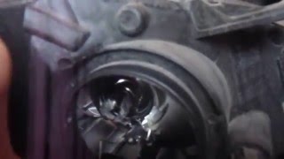 замена лампы на автомобиле Ситроен Берлинго 2 2012 года выпуска (Пежо типпи) замена лампы на автомобиле Ситроен Берлинго 2 2012 года выпуска (Пежо типпи)