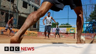 Brazil’s favelas: How do you deliver to somewhere with no address? | BBC News screenshot 3