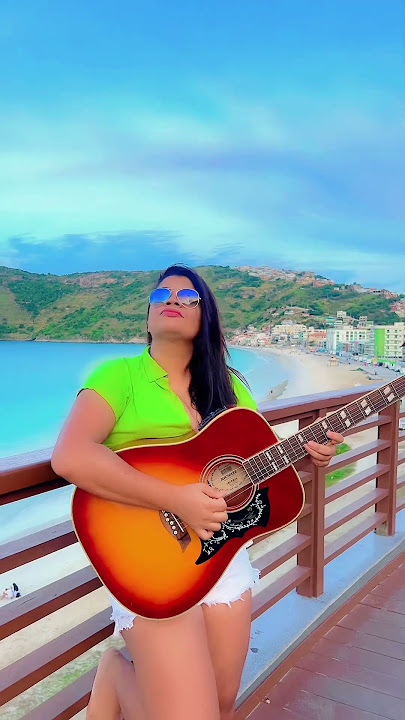 A violeira tocando essa lapada na praia