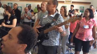 Video thumbnail of "Ecole de louange à la Réunion Sept 2016 - LOUANGE EN CREOLE"