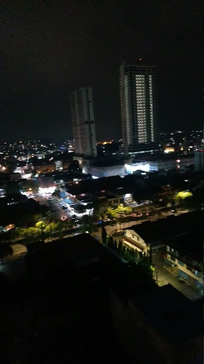suasana kota Batam malam hari