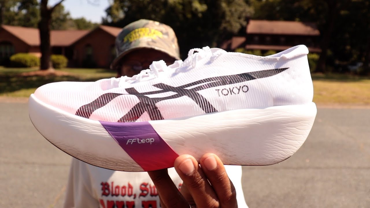 Asics Metaspeed Ray: THE LIGHTEST MARATHON SHOE EVER - YouTube
