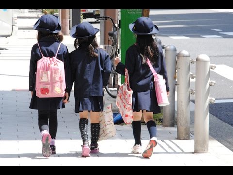 日本すごい 小さな子供も学校に歩いて登下校するのか 日本の習慣に驚き 海外の反応 Youtube