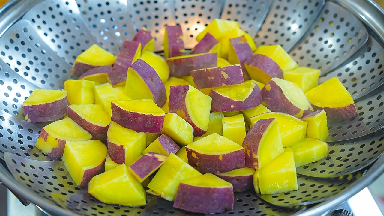 고구마 이제 이렇게 드세요😃! 찐 고구마를 색다르게 먹는 초간단 고구마 간식이 완성됩니다👍! 2가지 고구마요리