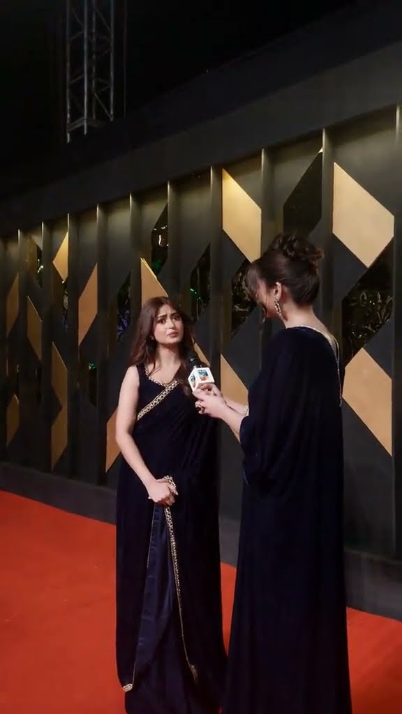 Sajal Ali Stuns on the Red Carpet at HUM TV's 20th Anniversary Celebration! ??