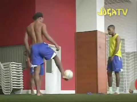 مهارات رونالدينهو ورونالدو وبيليه