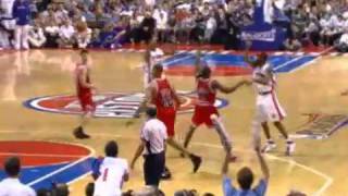 Famous Rasheed Wallace no look to Chris Webber for the jam! Wealth