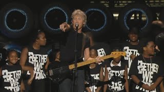 Roger Waters - The Happiest Days Of Our Lives & Another Brick In The Wall Part 2 (Live Earth, 2007).