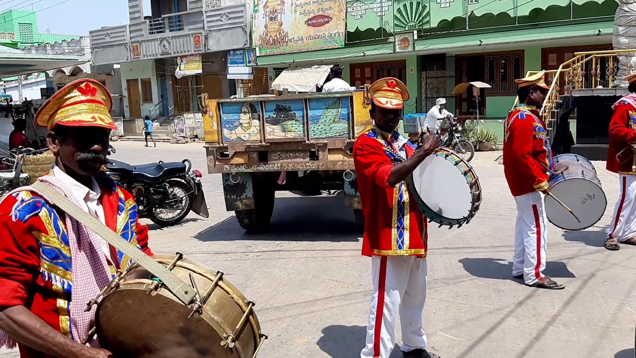 శ్రీ సాయి సరస్వతి  ఫుల్ మ్యూజికల్  బ్యాండ్ ట్రూప్  స్వర్ణ . మేనేజర్  .సి. హె చ్. హరీష్ .9397835417