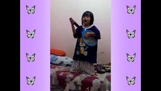 Anak ini Nyanyi- Lagu VIERA Pakai Raket nyamuk 🤗😆😅...