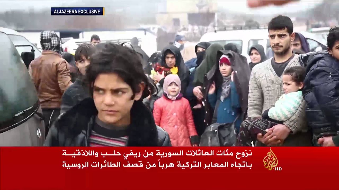 مئات العائلات من ريف إدلب تفر للحدود التركية
