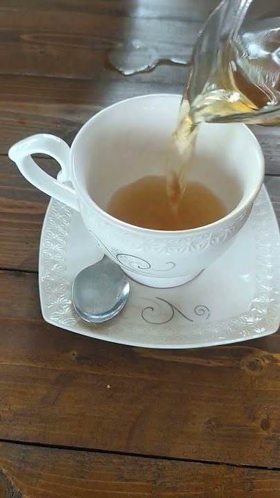 saat santai minum teh hangat