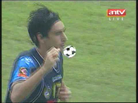 Esteban succeeded in printing his pretty goal through the free kick. In this match, Arema Indonesia FC won 3 goals without replied on Bontang FC.