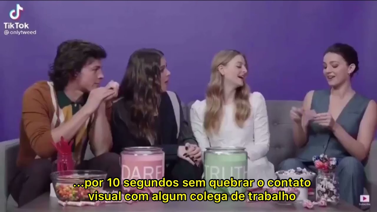 Hailee Steinfeld & Ella Hunt - Gay Panic / (Legendado)