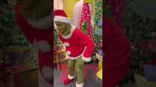 I spent 2 hours waiting in line for the grinch meet and greet and this is how it went… #shorts