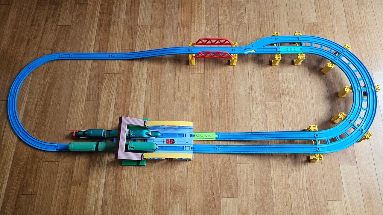 프라레일 (プラレール) 왕복레일과 프라레일 역 레이아웃 (往復レールとプラレール駅レイアウト)