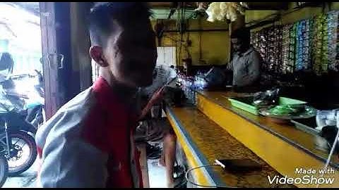 Pengusaha warkop Surabaya - hobby sulap saat sajikan pesanan