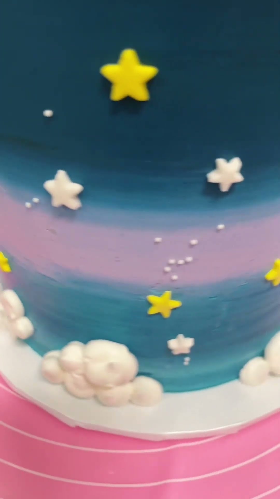 LOOK AT THIS BUTTERCREAM  MIDNIGHT OMBRE EFFECT #cake #howto #learn #diy