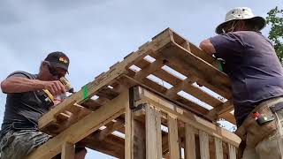 Pallet Cabin  Raising the Roof 1  E11 #pallet #wood #tinyhome #diy