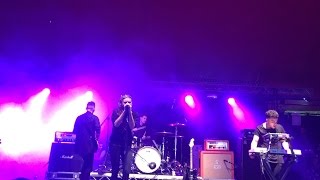 PVRIS, Holy, Live at Reading 2015, from the front go The Pit stage