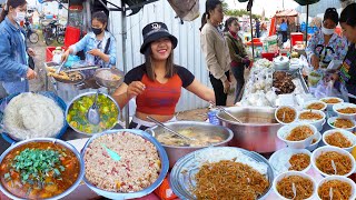 การรวบรวมอาหารข้างถนนของชาวกัมพูชาสำหรับคนงานในโรงงาน @ เวลาอาหารเช้า