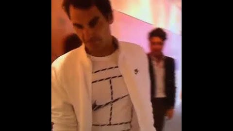 Federer and Djokovic meet in Wimbledon hallway after the 2015 final