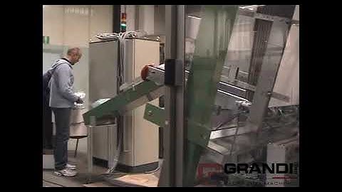 Stacking unit IP96 + horizontal cartoned IO P + lid applicator FIC