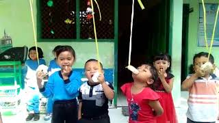 Si aa fathan lomba makan kerupuk