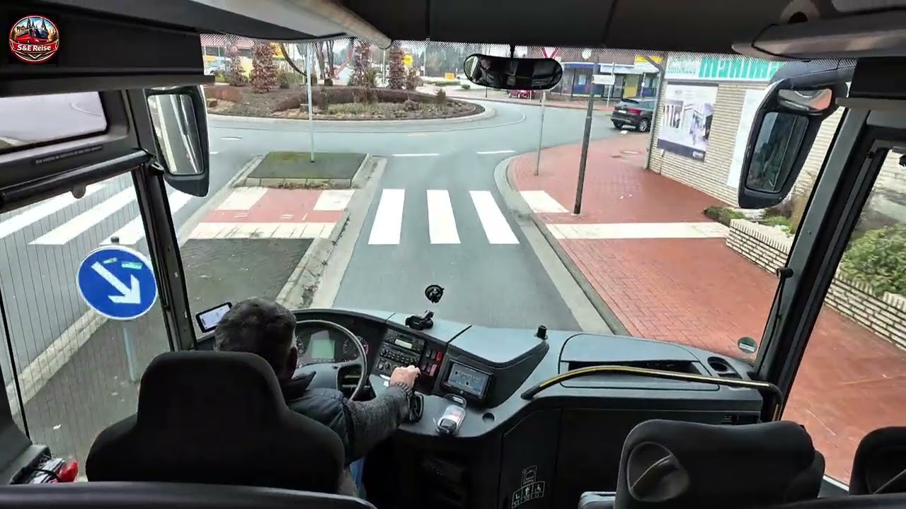 Fahrt zur Firma, der Bus saugen.